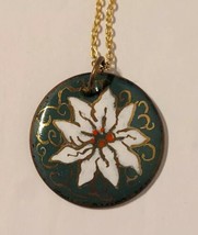 Vintage Christmas White Poinsettia Handpainted Enamel on Metal Pendant Necklace - £19.97 GBP