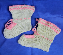 Vintage Hand Knit Baby Booties Off White Pink Good for Dolls Too - £11.65 GBP