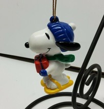 Vintage Peanuts Snoopy Present Christmas Tree Ornament United Feature Syndicate - $11.29