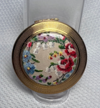 Vtg Petit Point Floral Embroidery English KIGU Gold Tone Mirror Powder Compact - £31.93 GBP