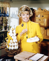 Doris Day Painting Easter Eggs 16X20 Canvas Giclee - £55.94 GBP
