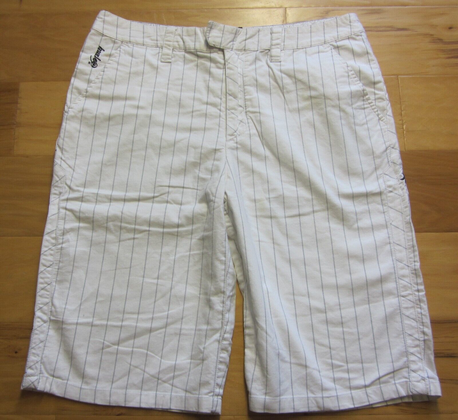 Primary image for HURLEY White with Black Pin Stripes Flat Front Shorts Men's (sz 32) Casual Golf