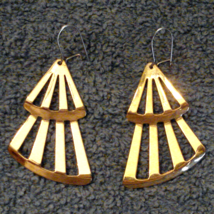 Avon Fashion Fan Dangle Earrings Pierced Kidney Wires Gold Plated VTG 19... - $17.78