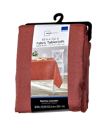 Mainstays 60x102in Fabric Tablecloth Machine Wash Dusty Cedar Red - $440.82 MXN