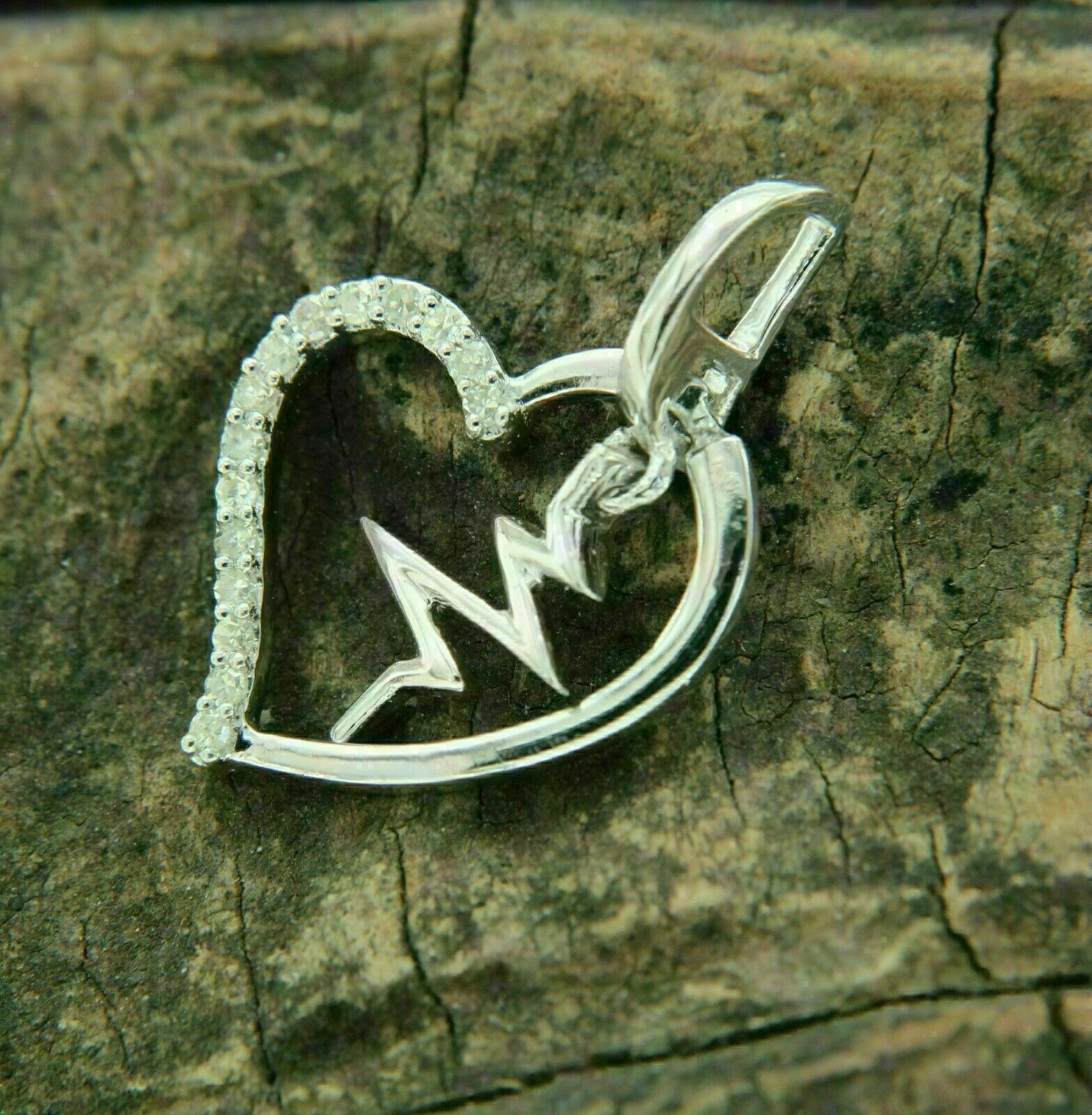 Collana Con Ciondolo Pesce Diamante Tondo Da 0,33 Ct Con Finitura In Oro