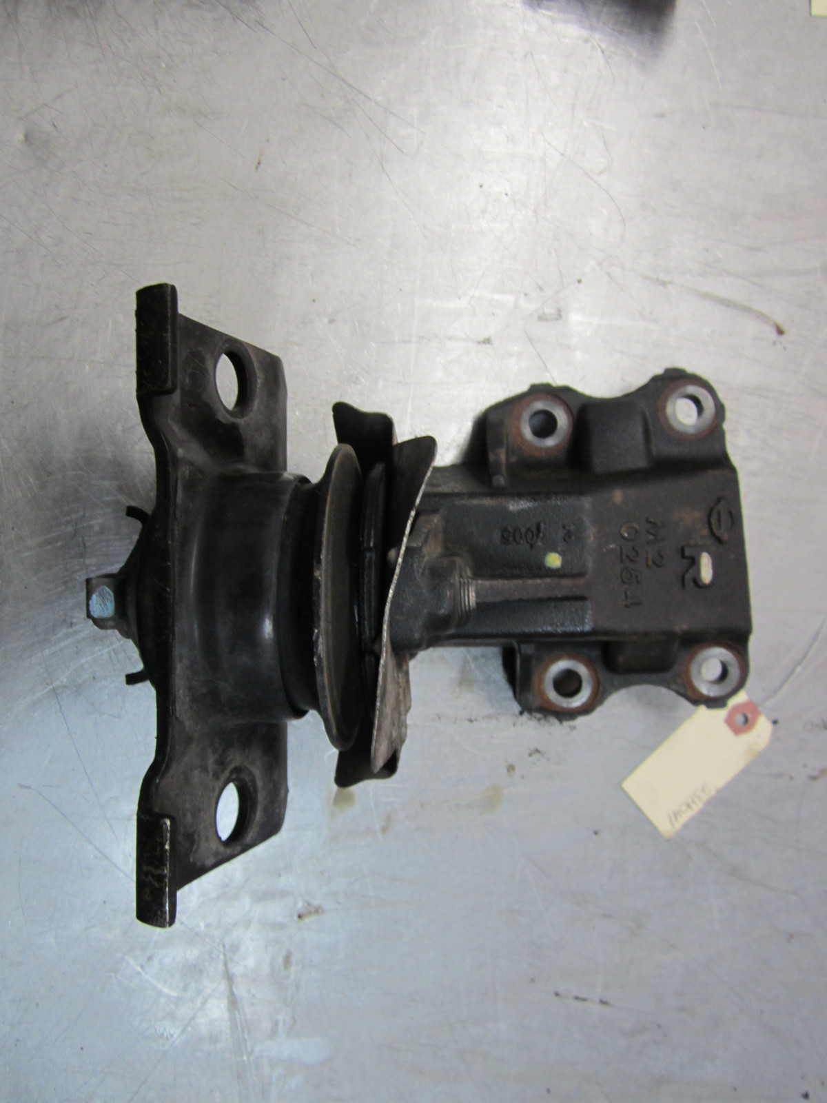 Right Motor Mount Bracket For 08-12 Nissan Xterra  4.0 - $36.38