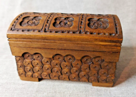 Small Vintage Handcarved Wooden Trinket Chest - £32.26 GBP