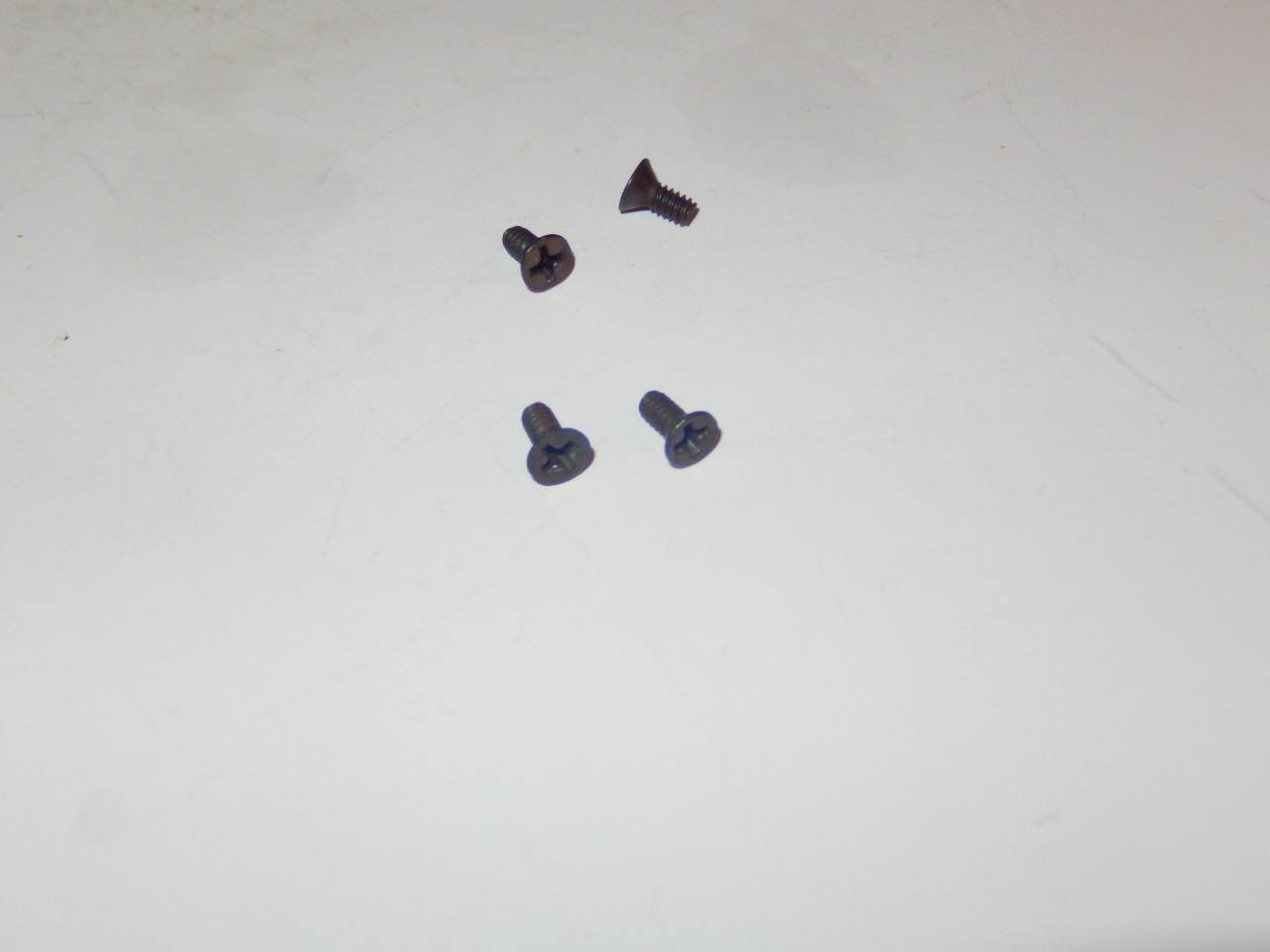 LIONEL PART- 8600-45 -FLAT HEAD S SCREW- 6-32 X 5/16&quot;- 4 PIECES- NEW- H34 - $1.13