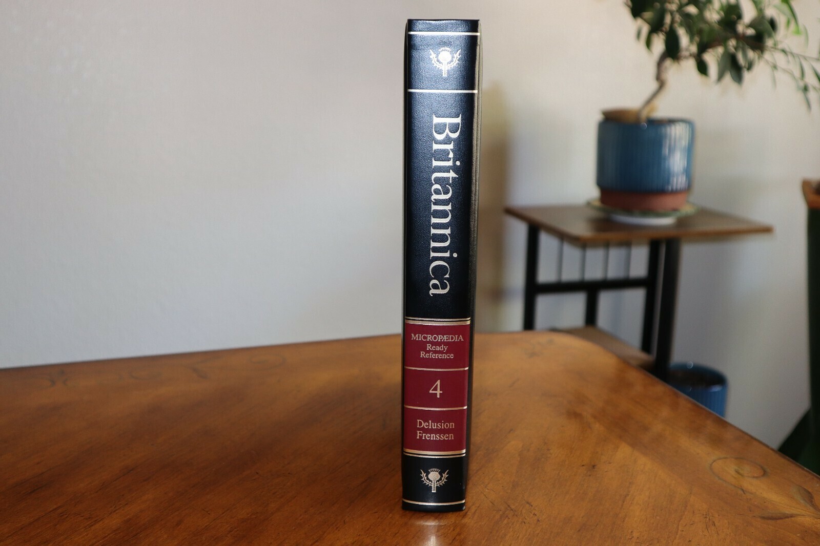 Britannica Encyclopedia Micropedia Ready Reference Ed 15 Vol 4 Delusion ... - $12.00