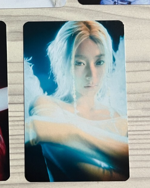 KAZUHA LE SSERAFIM Offizielle Fotokarte Neues Album HOT POB Weverse Ver - $9.95