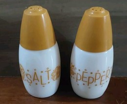 Pyrex Butterfly Gold White Salt and Pepper Shaker Set 5609 70s Gold Top 3.5&#39;&#39; - £21.90 GBP