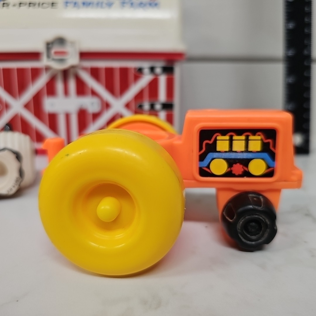 Fisher Price 2008 Play Family Farm With Barn Farmer Sheep Cow Tractor Item image 10