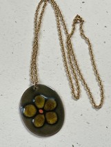 Long Goldtone Twist Chain w Large Olive Green Enamel &amp; Retro Hippie Flower Oval - £14.80 GBP