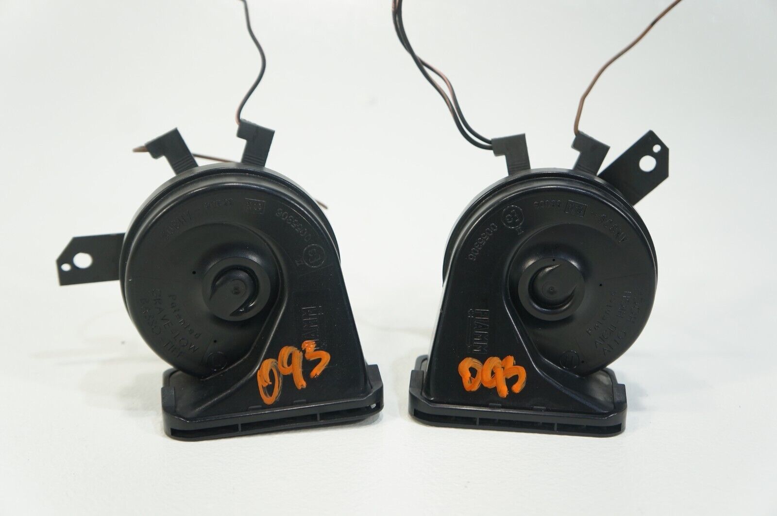 2004-2008 CHRYSLER CROSSFIRE FRONT HIGH &amp; LOW TONE SOUND HORNS PAIR OEM - $40.00