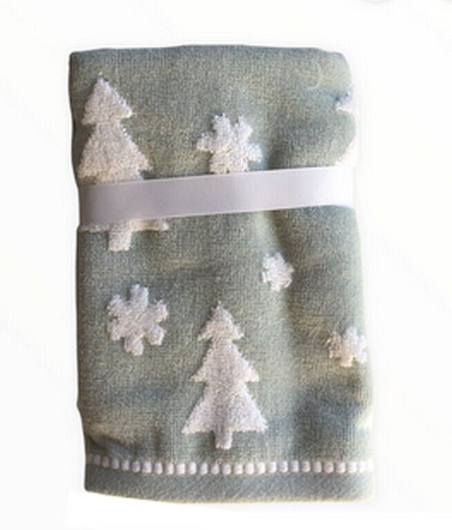 Primary image for Caro Snowflake Christmas Tree Fingertip Towels Sculptured Set of 2 Pale Green