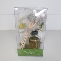 Pier 1 Imports Reed Diffuser Oil Magnolia Blooms .95 fl oz New Air Freshener Set - £23.90 GBP