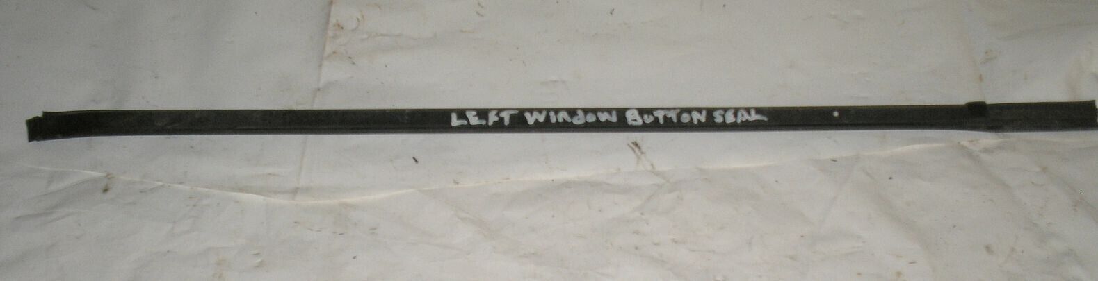 1999 Nissan Frontier 4WD 3.3L AT Left Bottom Window Seal Moulding Trim - $3.88