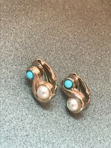 Vintage Avon Marked Small Goldtone S w Faux White Pearl &amp; Plastic Turquoise Bead - £8.85 GBP