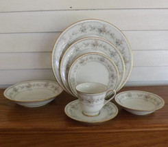 Noritake Applique 7 Piece Place Setting Fine Chinaware Applique Pattern ... - £23.53 GBP