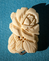 Japan Carved Ivory Colored Celluloid Sweater Dress Clip Rose Floral Vintage - £7.99 GBP