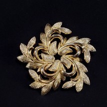 VTG Monet Brooch Pin Flower Pinwheel Star Leaf Gold Tone Signed 2.5&quot; Space Age - £19.73 GBP