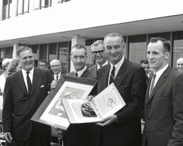 President Lyndon Johnson with Astronauts White and McDivitt 1965 Photo Print - £6.98 GBP