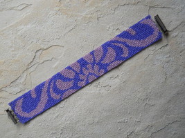 Bracelet: Purple &amp; Lavender Art Nouveau Flower, Peyote Stitch, Tube Clasp - £31.08 GBP