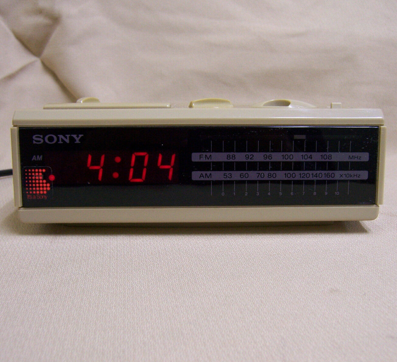 Sony Dream Machine ICF-C2W Alarm AM/FM Red LED Clock Radio Almond ivory off whit - $21.78