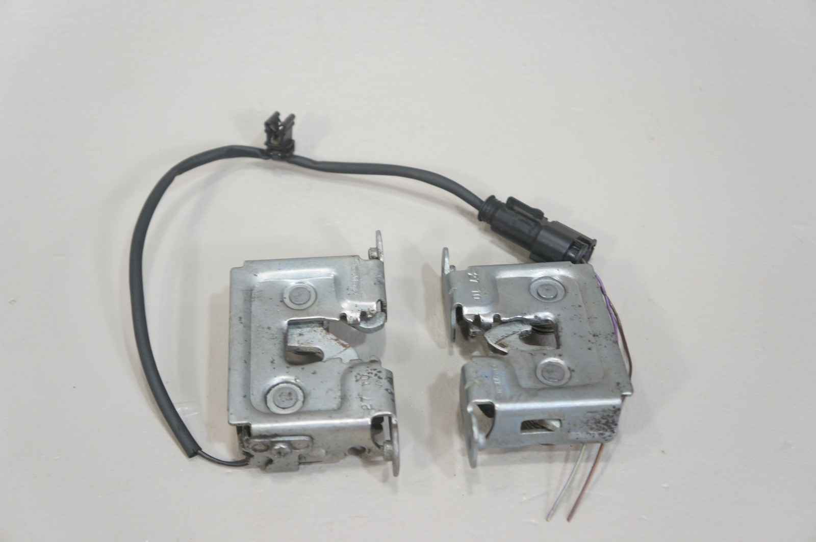 2007-2013 bmw x6 x5 e70 front hood bonnet latch lock mechanism actuator pair Item image 5