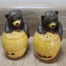 Vintage Bear &amp; Honey Barrel Salt &amp; Pepper Shakers Adorable Set Please Read - €10,20 EUR