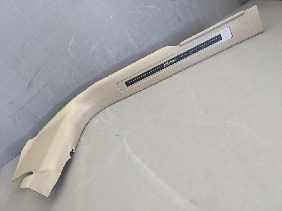 OEM 2016-2019 Cadillac Escalade LH Front Illuminated Door Sill Shale 234... - $74.25