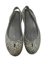 Crocs Women&#39;s Size 6 Leopard Print Ballet Flat Slip On Comfort Shoes - $271.81 MXN