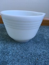 Hamilton Beach Milk Glass Mixing Bowl with Pour Spout  Pyrex? NO LETTERI... - $13.75