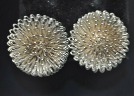Vintage Silver Tone Flower Shaped Looped Wire Clip On Earrings - £11.24 GBP