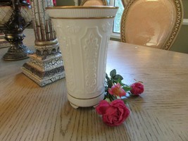 VINTAGE LENOX CHINA VERSAILLES FLORAL VASE 8-5/8&quot; MADE IN USA  - £19.67 GBP