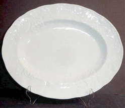 Wedgwood Strawberry and Vine Oval Serving Platter 14&quot; White New - £87.04 GBP