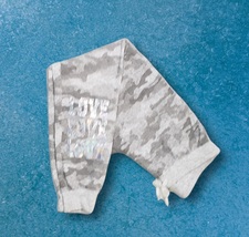 Bobbie Brooks Camo Fleece Love Graphic Cropped Joggers Pants Size S - $13.00