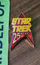 Vintage 1991 Star Trek 25 Years Paramount Pin - £15.76 GBP