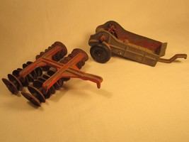 Vintage Diecast Farm Equipment Hubley Kiddie Toy Manure Spreader Plow [Z203f] - $17.94