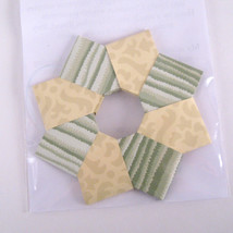 Origami Wreath Christmas Ornament Green Stripe Yellow Print Wallpaper - £12.56 GBP