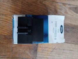 FORD NOS E9OY-13A025-A Headlight Head Lamp Dimmer Relay Many 89 Continental - $9.89