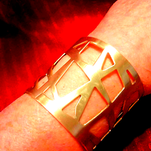Beautiful gold cuff vintage bracelet - $23.04 CAD