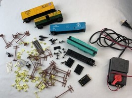 LOT OF HO GAGE TRAIN CARS &amp; ACCESSORIES FOR PARTS OR REPAIR - £19.82 GBP