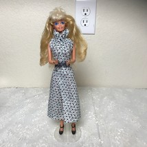 1976 Mattel Barbie Two Tone Blonde Hair Blue Eyes Knees Bend Twist N Tur... - $18.79