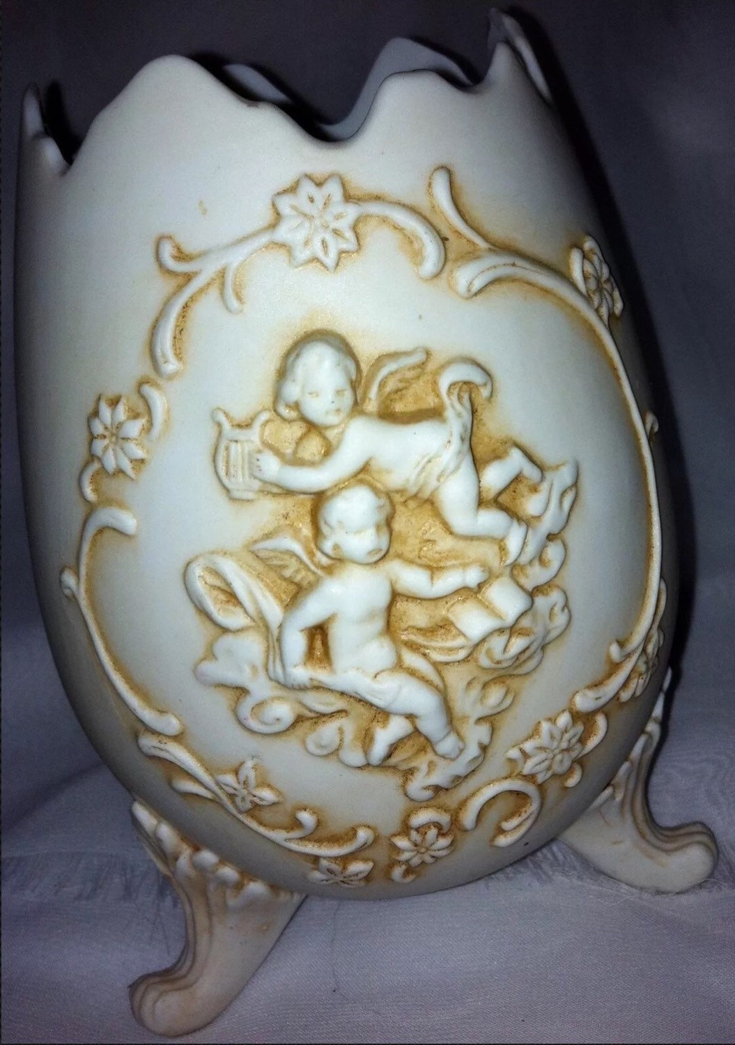 Vintage Lefton Victorian Cherub/Angel 3 Legged Egg Vase # 1814 - $19.99
