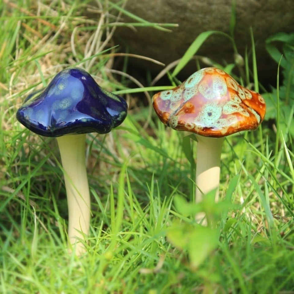 Danmu Garden Decor, 4pcs (Random Color) Ceramic Mushroom for Garden 4.52" in Item image 6