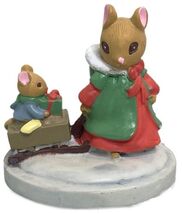 Avon FOREST FRIENDS SLIEGH RIDE Miniature Christmas Mouse Figurine - $2.79