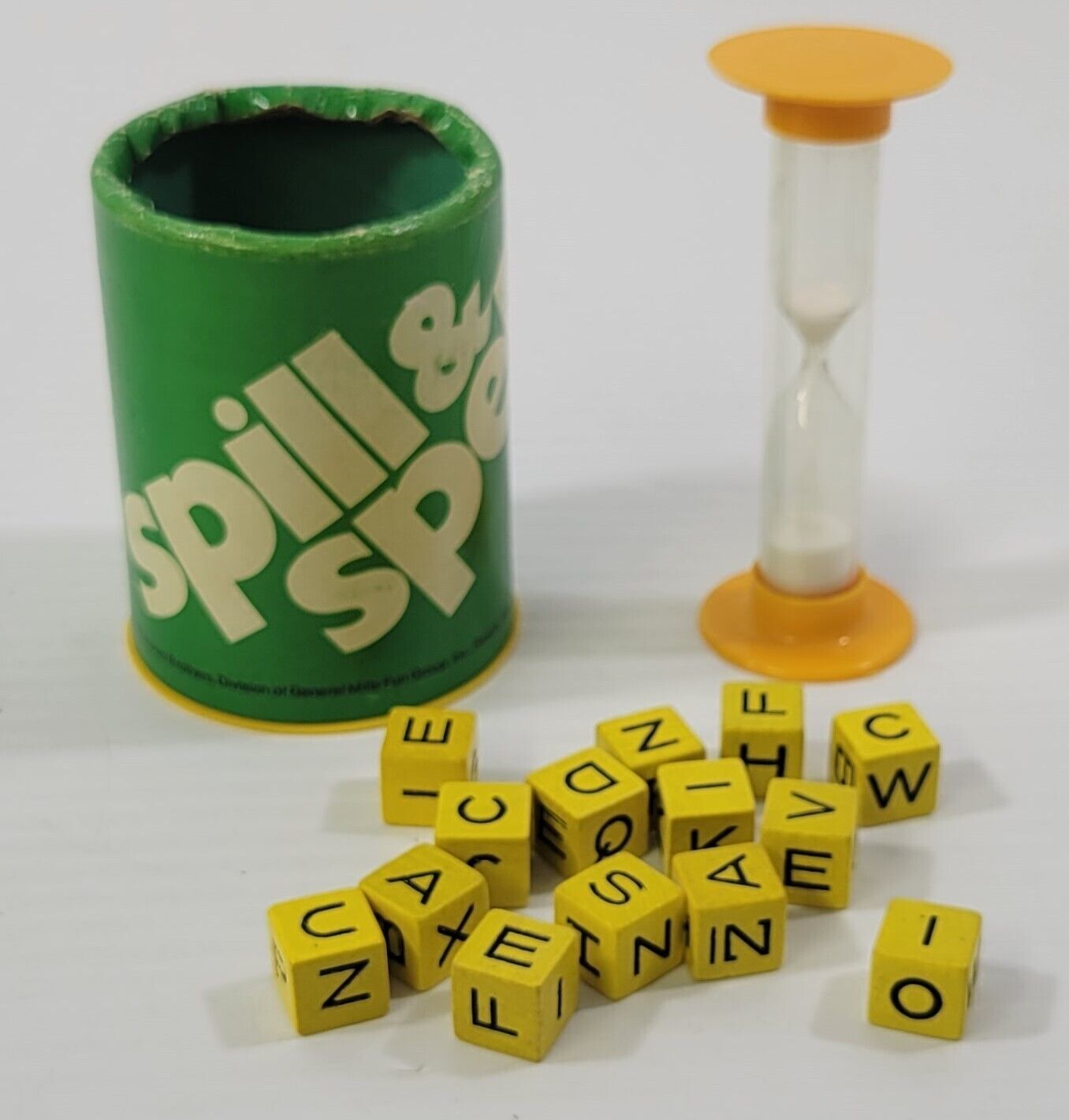 MM) 1978 Parker Brothers Spill & Spell Game Replacement Parts Letter Cubes Hour - £7.90 GBP