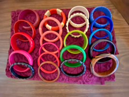 Costume Jewelry Large Lot 21 Multicolor Different Sized Bangle Cuff Bracelets - £11.90 GBP