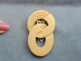 Fancy Carved Butterscotch Bakelite Fur Dress Scarf Clip - £23.97 GBP